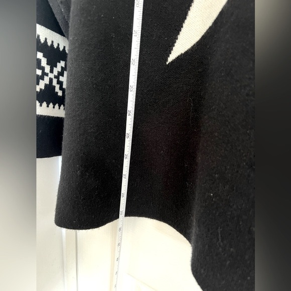 π HOST PICK π Soft and cozy Tahari NWOT star black Aztec sweater sz 1X - Picture 6 of 8
